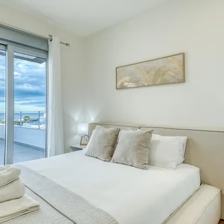 Luxury Coastal Sea Views Pool & Parking Lejlighed *